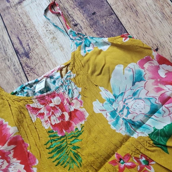 Floral Top - Picture 2 of 4